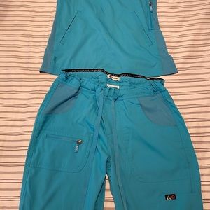 Turquoise XS top, XS regular length bottoms - Koi Lite scrubs.